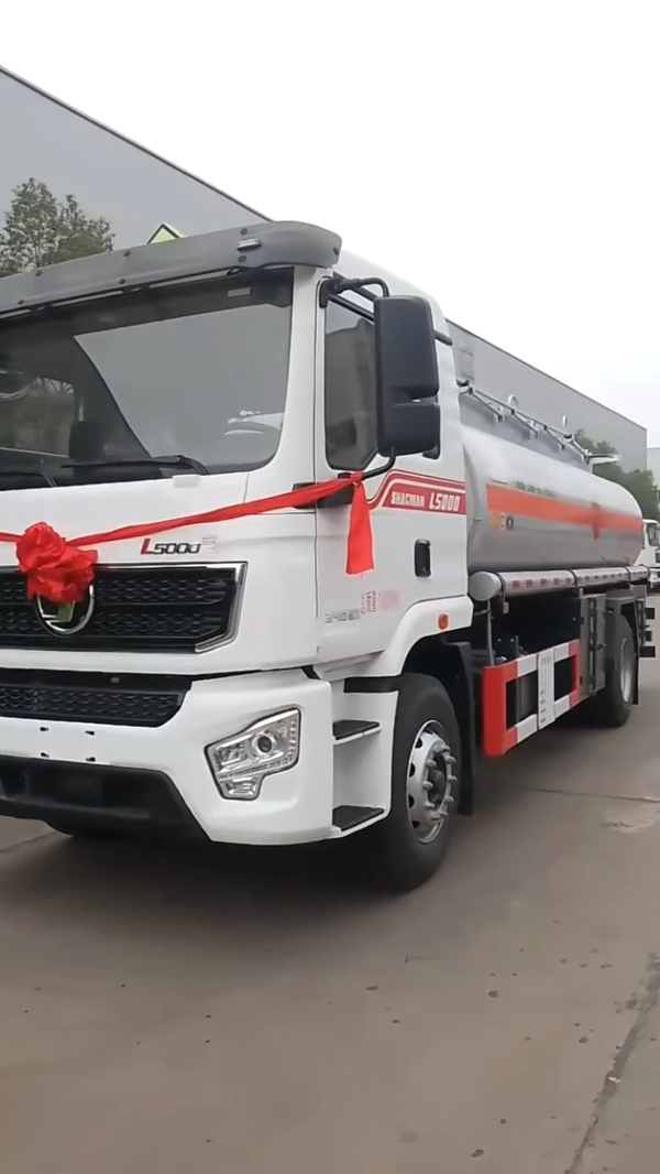 A Batch of Chemical Tanker Trucks Ready for Export