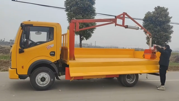 Compact Truck-Mounted Grab Crane: Small, Flexible, and Highly Efficient