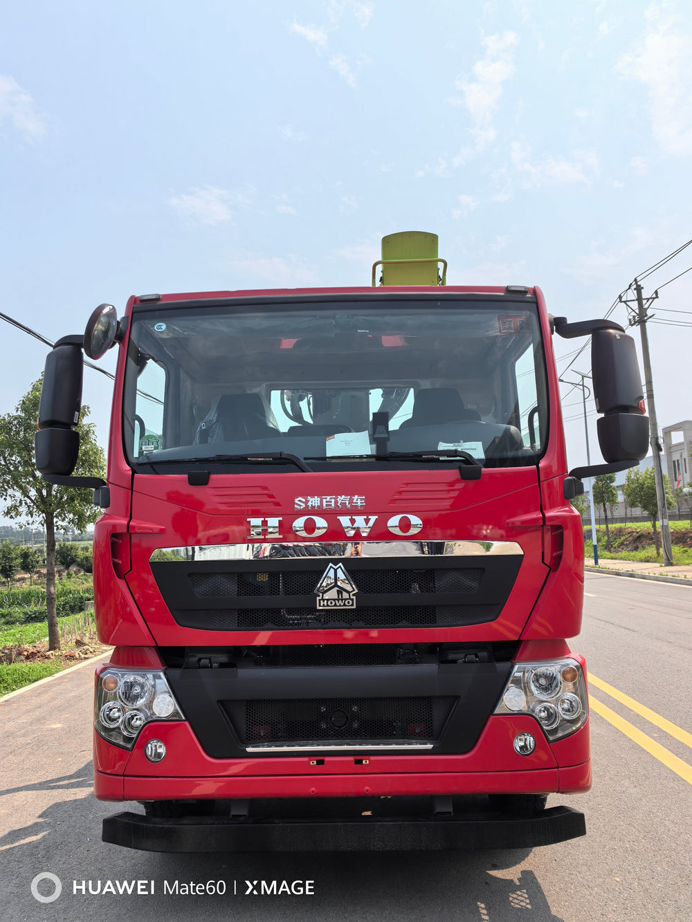 HOWO 4×2 ZOOMLION 8T Telescopic Boom Crane For Sale