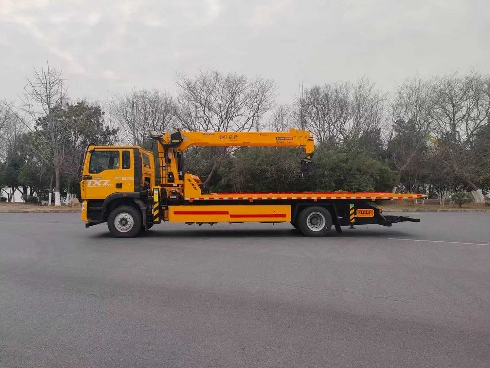 HOWO 10T Wrecker Truck & 8T Crane For Sale