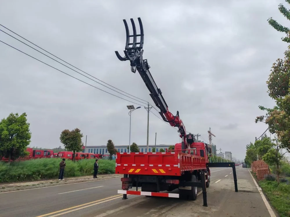 Dongfeng Jincheng × Changxing 8-ton Folding Boom Truck with Log Grapple