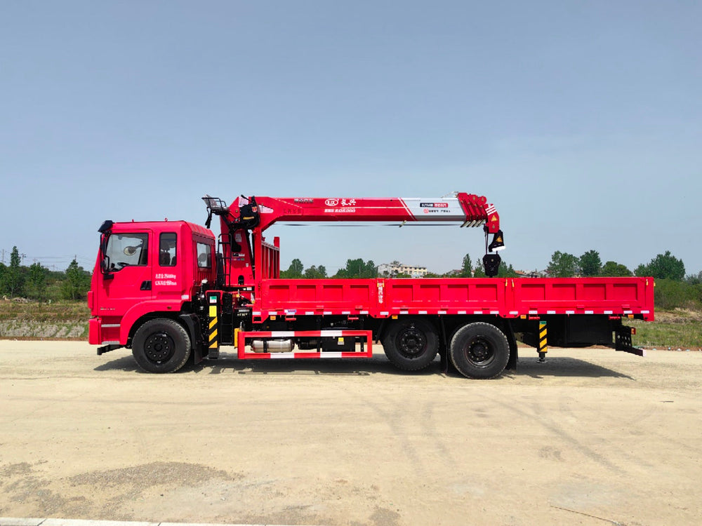 Продается кран-манипулятор DongFeng с телескопической стрелой и подъемной осью.