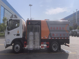 FOTON 4m³ Mid-mounted Guardrail Cleaning Truck For Sale