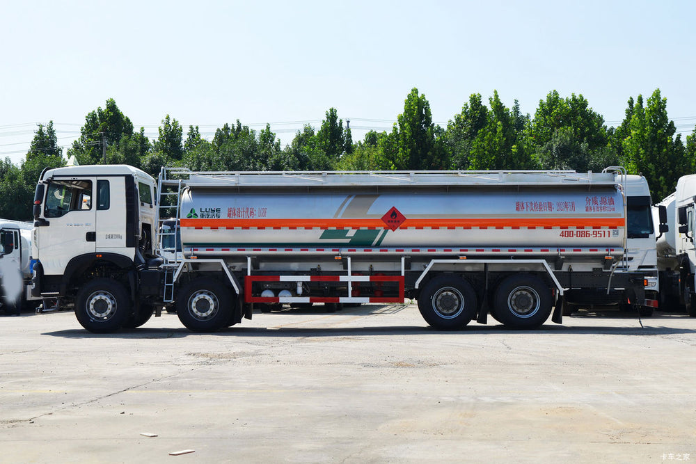 Sinotruk HOWO TX7 Flammable Liquid Tank Truck - Full Side Profile