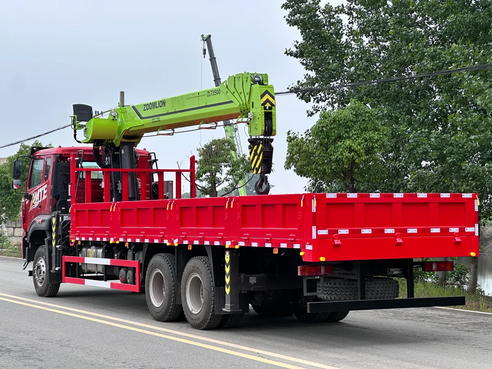 SINOTRUK HOWO MATE | Weichai 320HP | 6×4 | 9-speed | Zoomlion 14T 5-section Crane