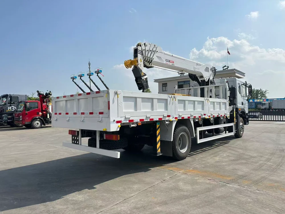 Dongfeng Euro3 4×2 Changxing 8Ton 6-section Telescopic Crane