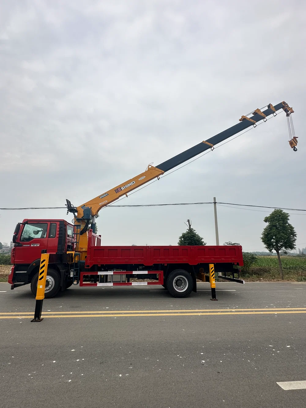 Howo 4×2 Shimei 8-ton 6-section Boom Truck Mounted Crane