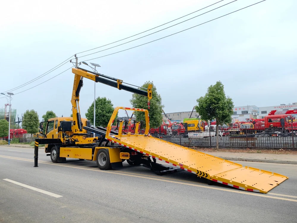 Three-ring folding arm Wrecker truck