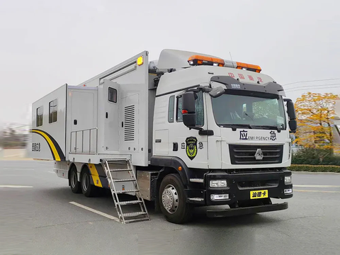 Sinotruk SITRAK 6×4 Аварийно-спасательная командная машина