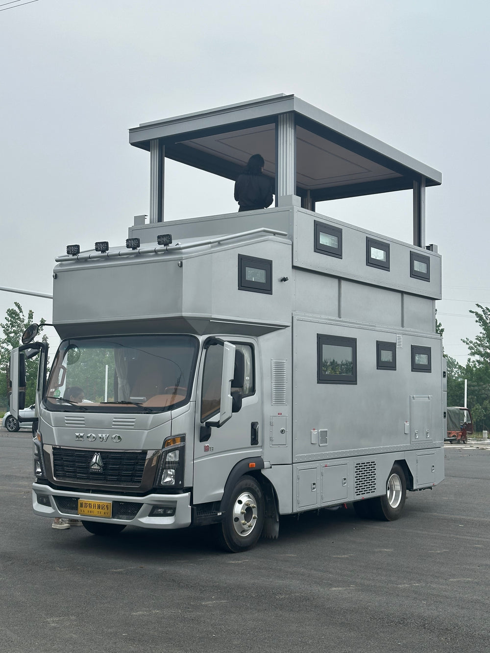 HOWO Commander Matryoshka Pop-Up Roof RV