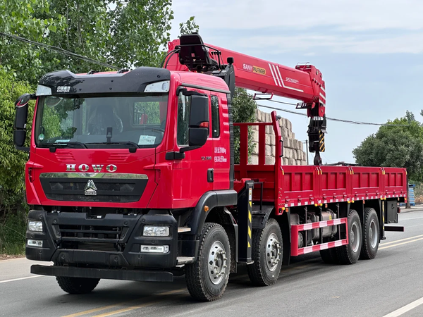 HOWO 8×4 SANY 14-ton 5-section Boom Truck Mounted Crane