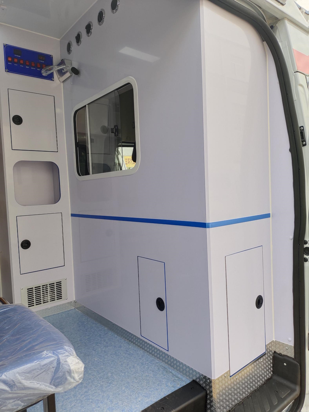 High-spec JMC Shunda Diesel Ambulance For Sale