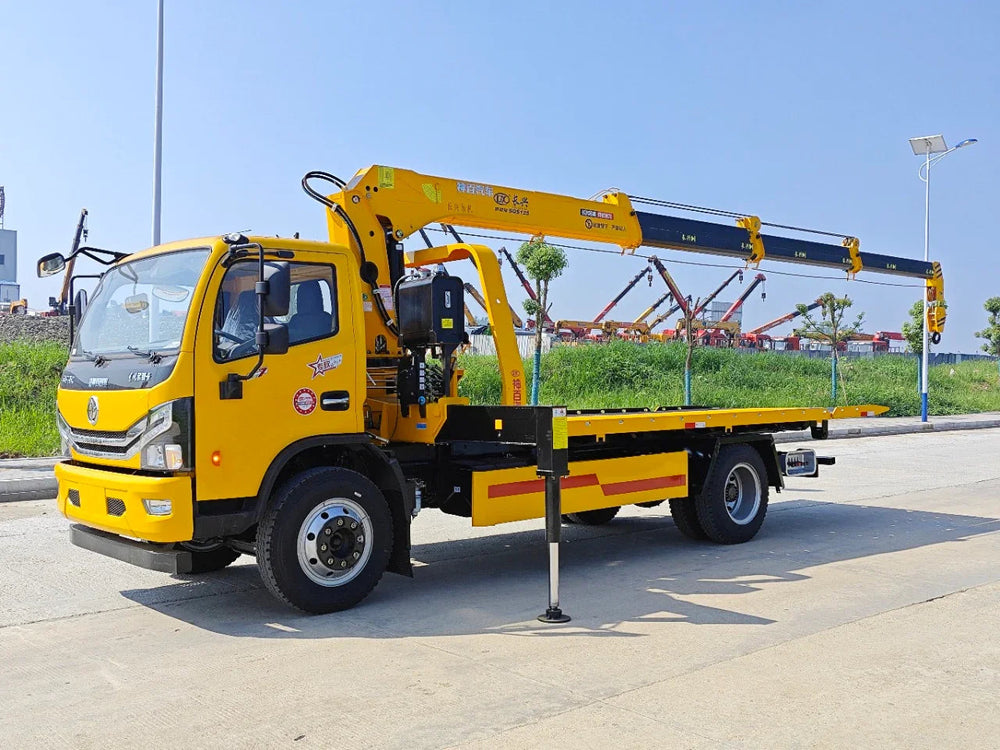 Dongfeng 4*2 Wrecker truck 5T Telescopic Boom Crane For Sale