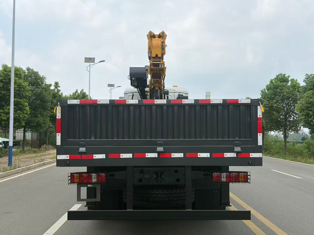 HOWO TX 6x4 Cargo Truck with XCMG 12-Ton 5-Section Straight Boom Crane