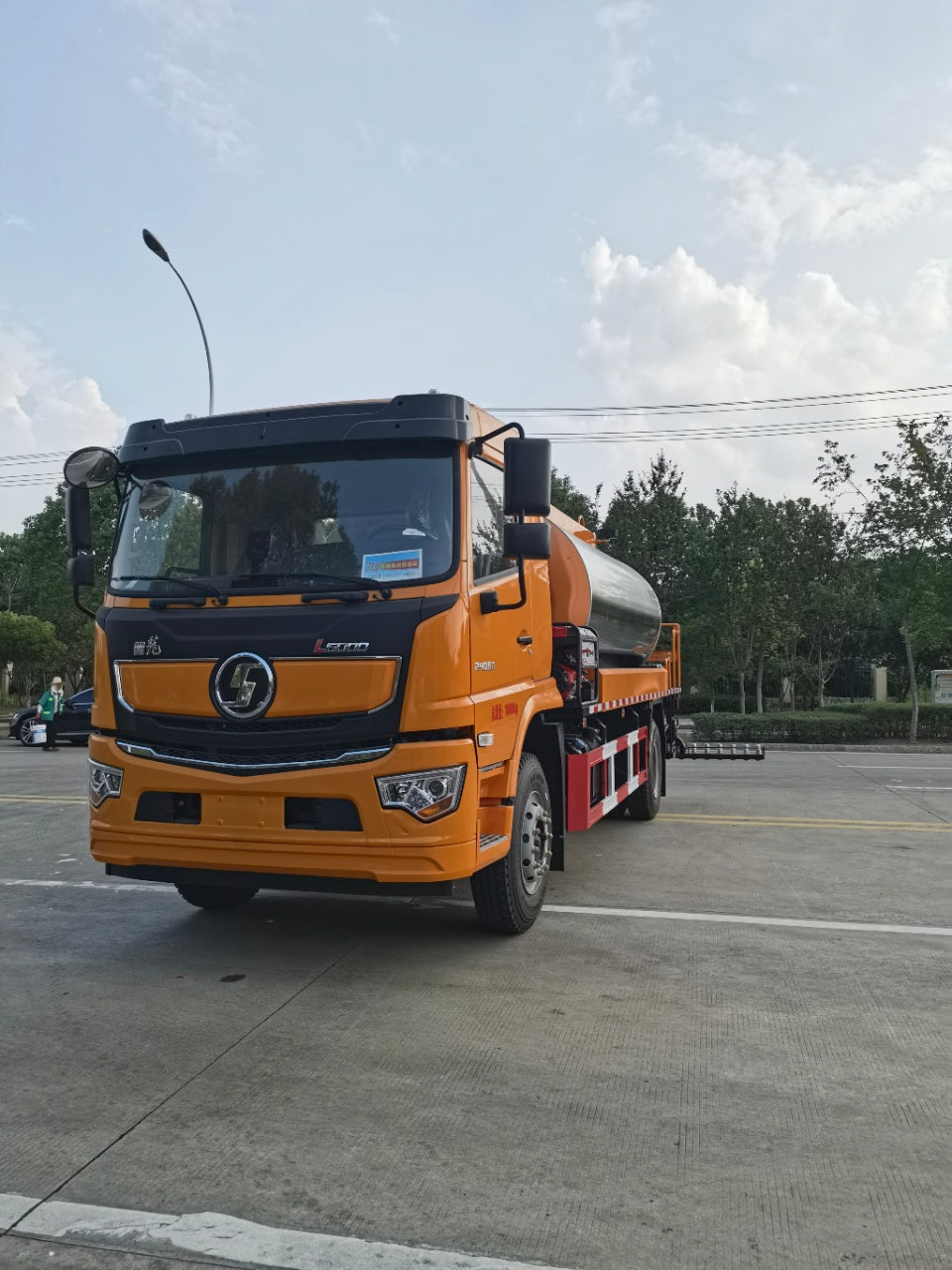 SHACMAN 10T Asphalt Distributor Truck For Sale