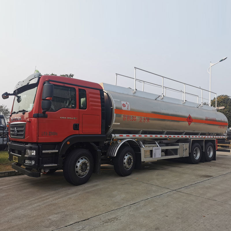 HOWO 8*4 30000L oil tank truck For Sale