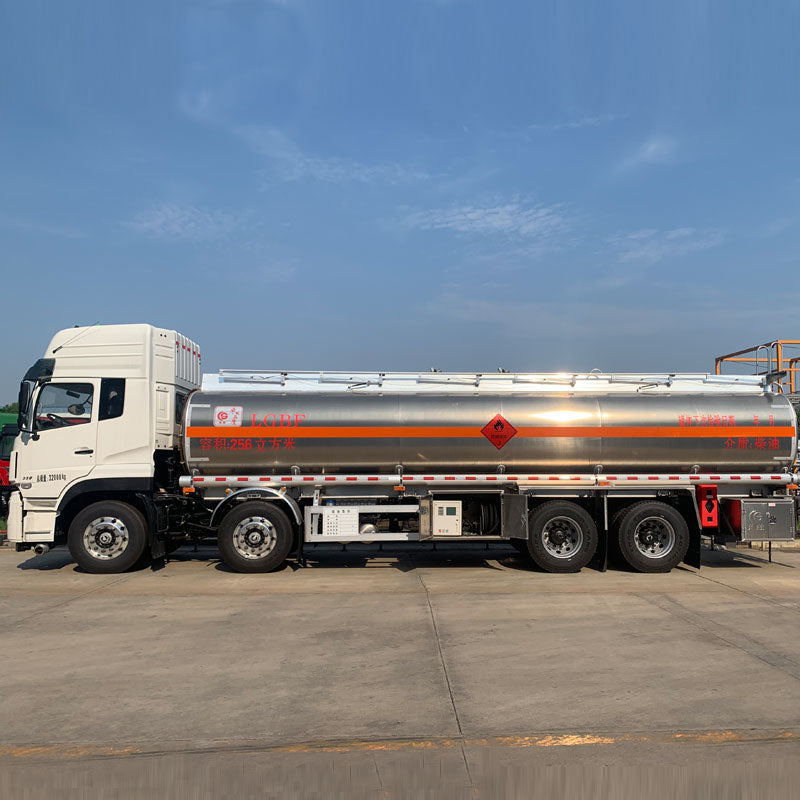 HOWO 8*4 30000L oil tank truck For Sale
