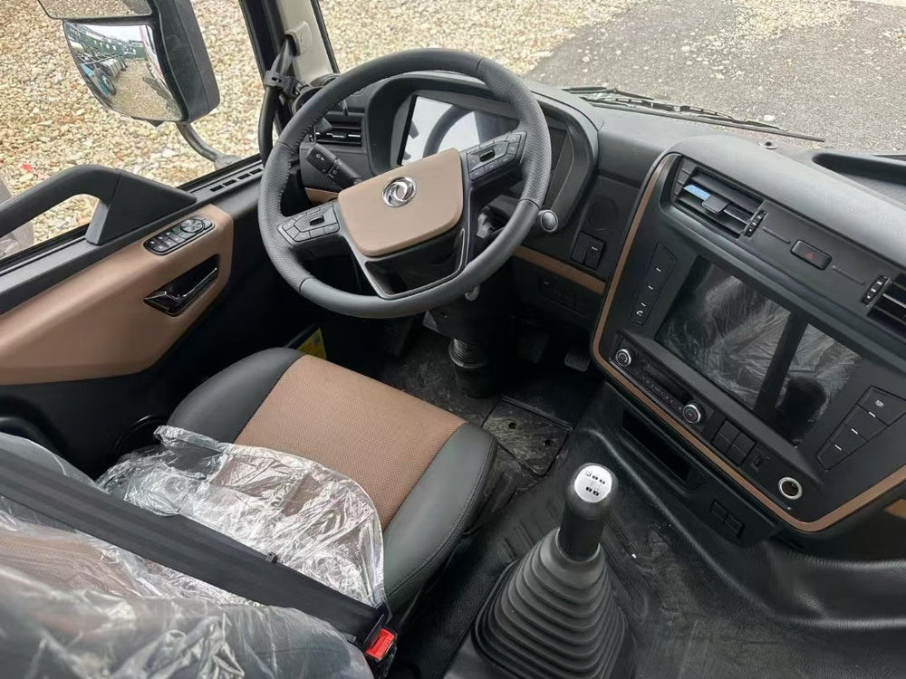 DongFeng 330HP 6.8m Refrigerated Truck For Sale