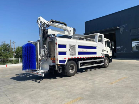 HOWO 10m³ Wall Cleaning Truck For Sale