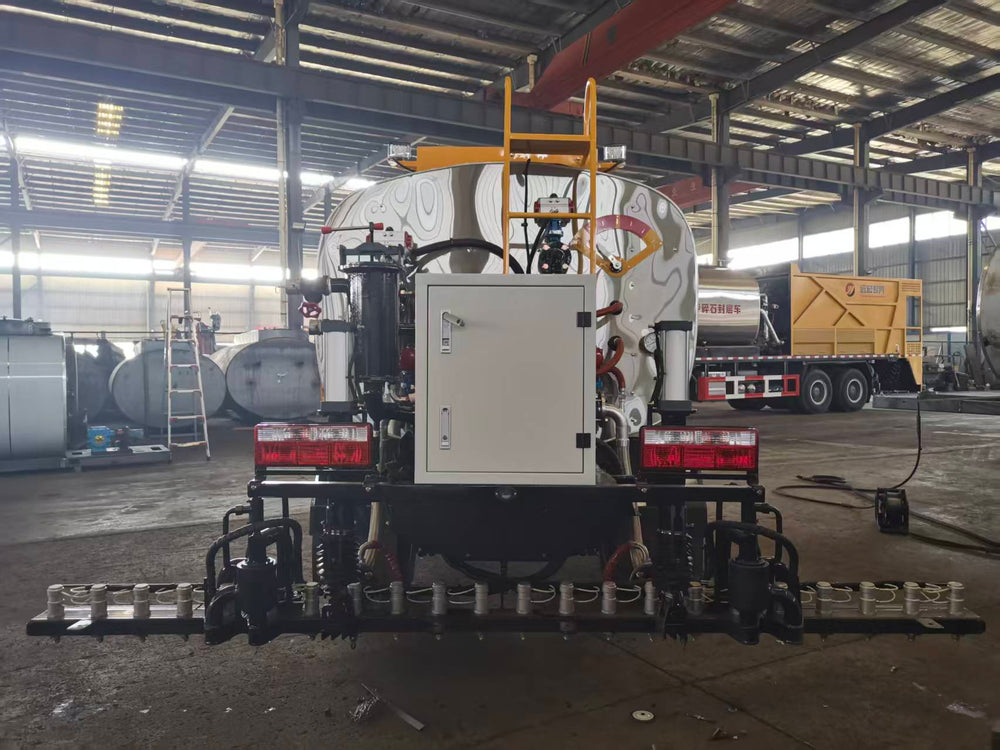 DongFeng 5T Asphalt Distributor Truck For Sale