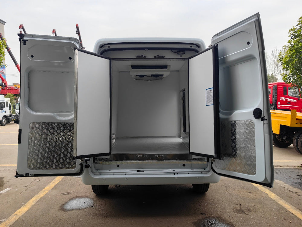 JMC Short-base Mid-high Top Refrigerated Truck For Sale