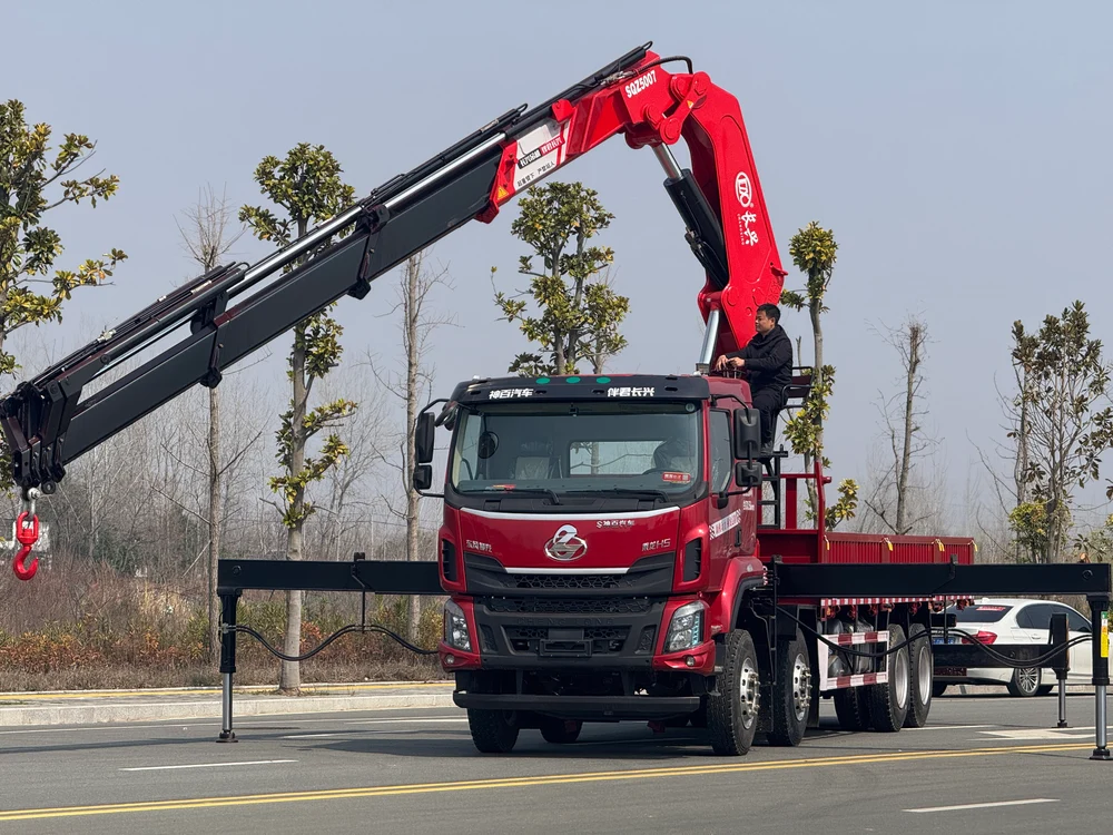 Dongfeng Liuzhou Motor 25 Ton Folding Boom Truck Crane (Changxing Crane)