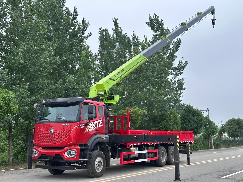 SINOTRUK HOWO MATE | Weichai 320HP | 6×4 | 9-speed | Zoomlion 14T 5-section Crane