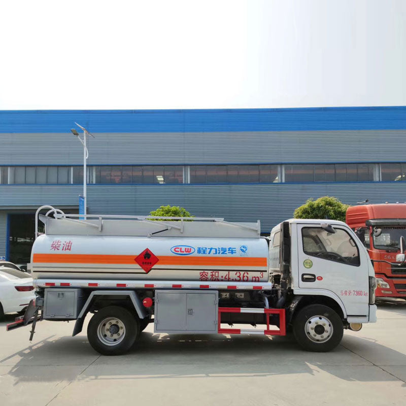 Dongfeng 4X2 4400L Oil Tank Truck For Sale