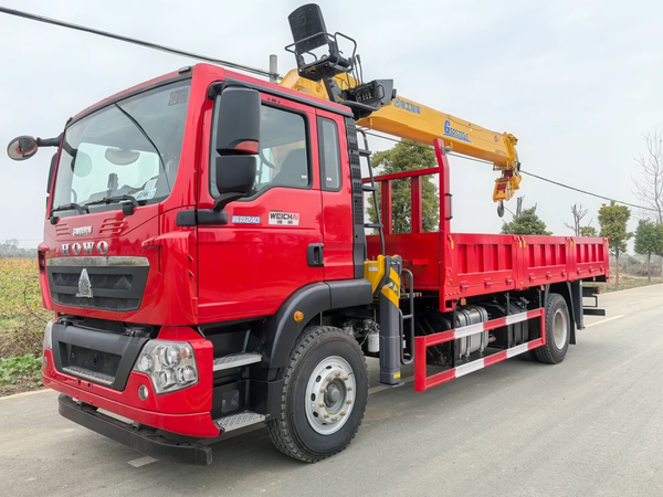 Howo 4×2 XCMG 8-ton 5-section Boom Truck Mounted Crane
