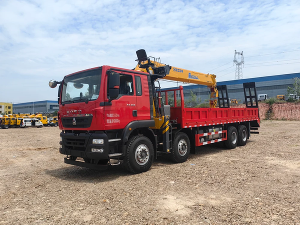 Howo 400HP 8×4 XCMG 14-ton 5-section Boom Flatbed Crane Truck