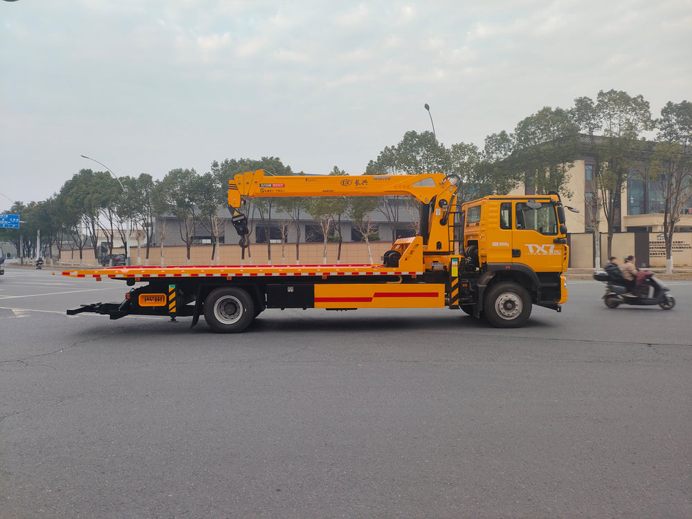 HOWO 10T Wrecker Truck & 8T Crane For Sale