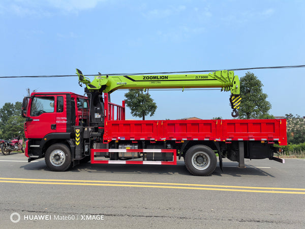 HOWO 4×2 ZOOMLION 8T Telescopic Boom Crane For Sale