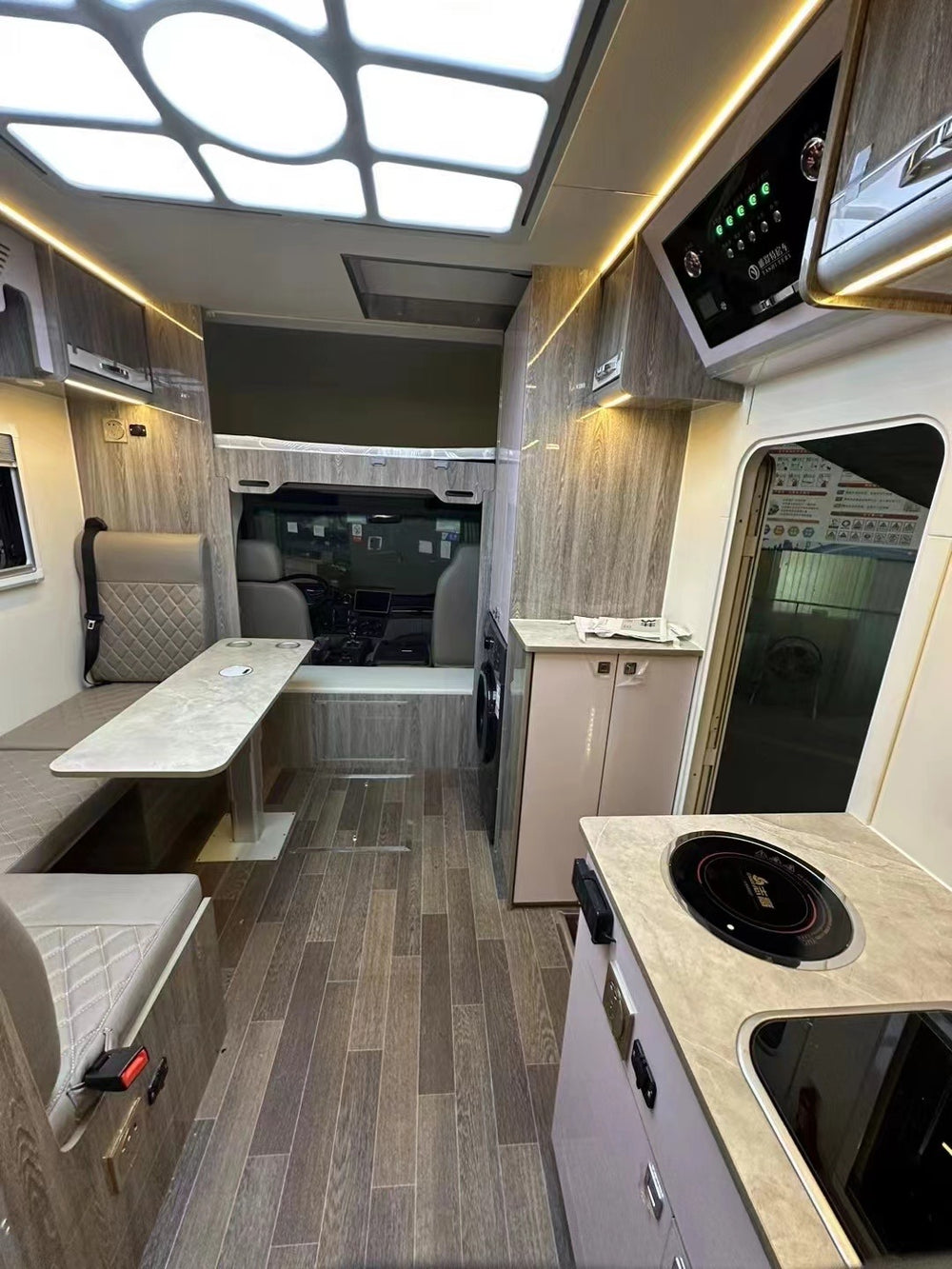 HOWO Commander T3 Pop-Up Roof Recreational Vehicle For Sale