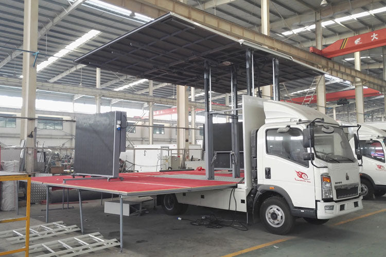HOWO 4X2 Stage Truck (cargo box length 4m) For Sale
