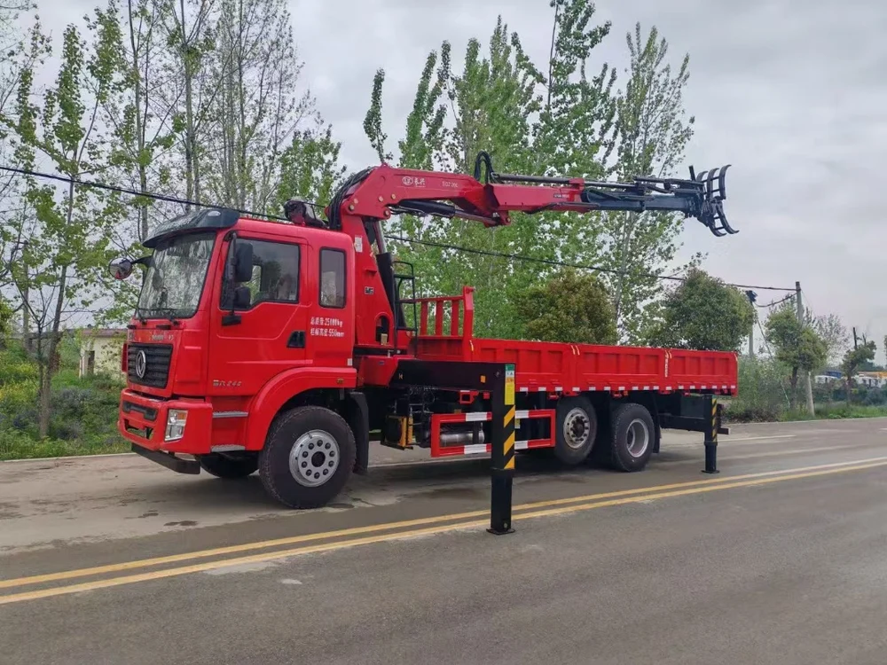 Dongfeng Jincheng × Changxing 8-ton Folding Boom Truck with Log Grapple