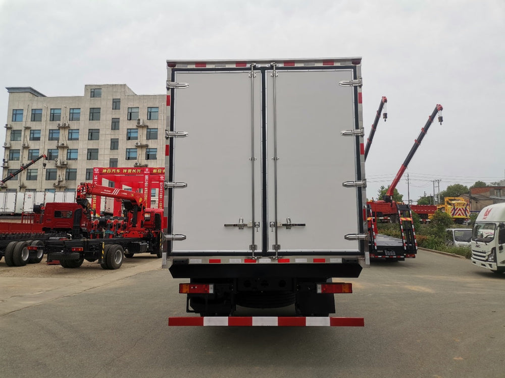 DongFeng 290HP Refrigerated Truck For Sale