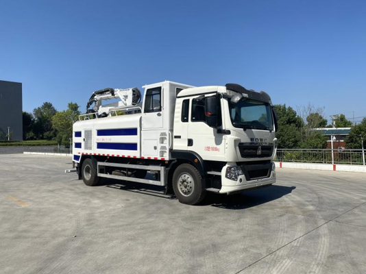 HOWO 10m³ Wall Cleaning Truck For Sale