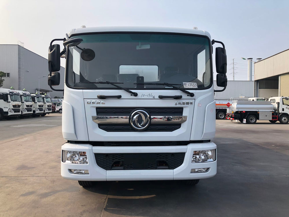 DongFeng 230HP Oil Tank Truck（12.7-14.5m³）For Sale