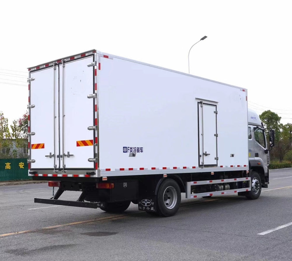 FOTON 6.8m E6 300HP Refrigerated Truck For Sale