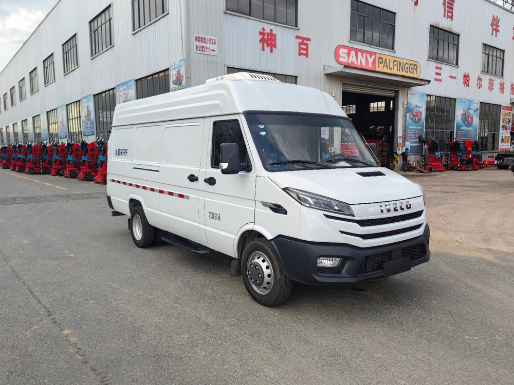Latest IVECO Long-base High Top Refrigerated Truck For Sale