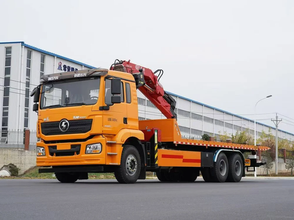 SHACMAN Changxing 12-ton Folding Boom Wrecker Truck with Crane