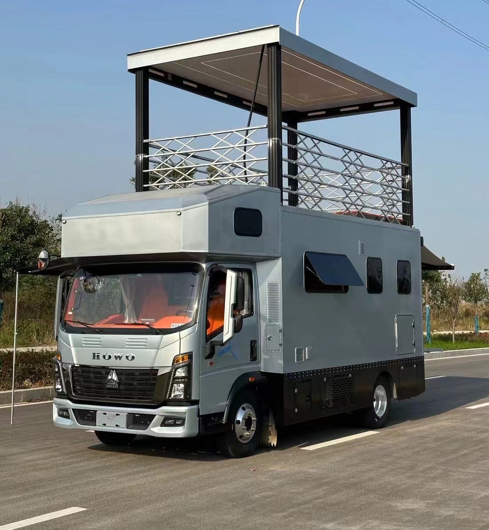 HOWO Commander T3 Pop-Up Roof Recreational Vehicle For Sale