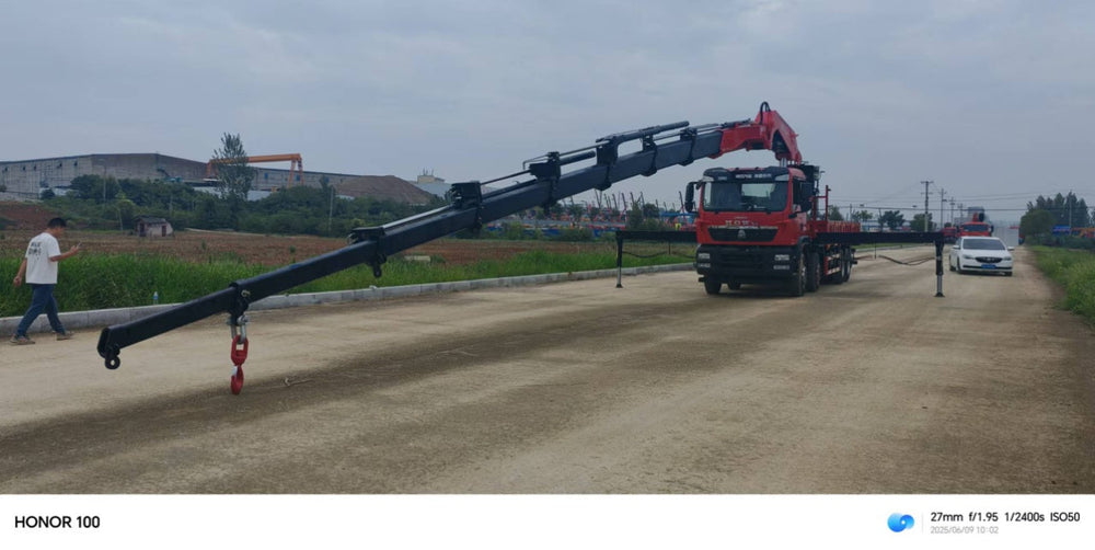 HOWO 350HP 10-40T Knuckle Boom Crane For Sale