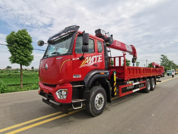Howo Changxing 12-ton 5-section Boom Truck Mounted Crane