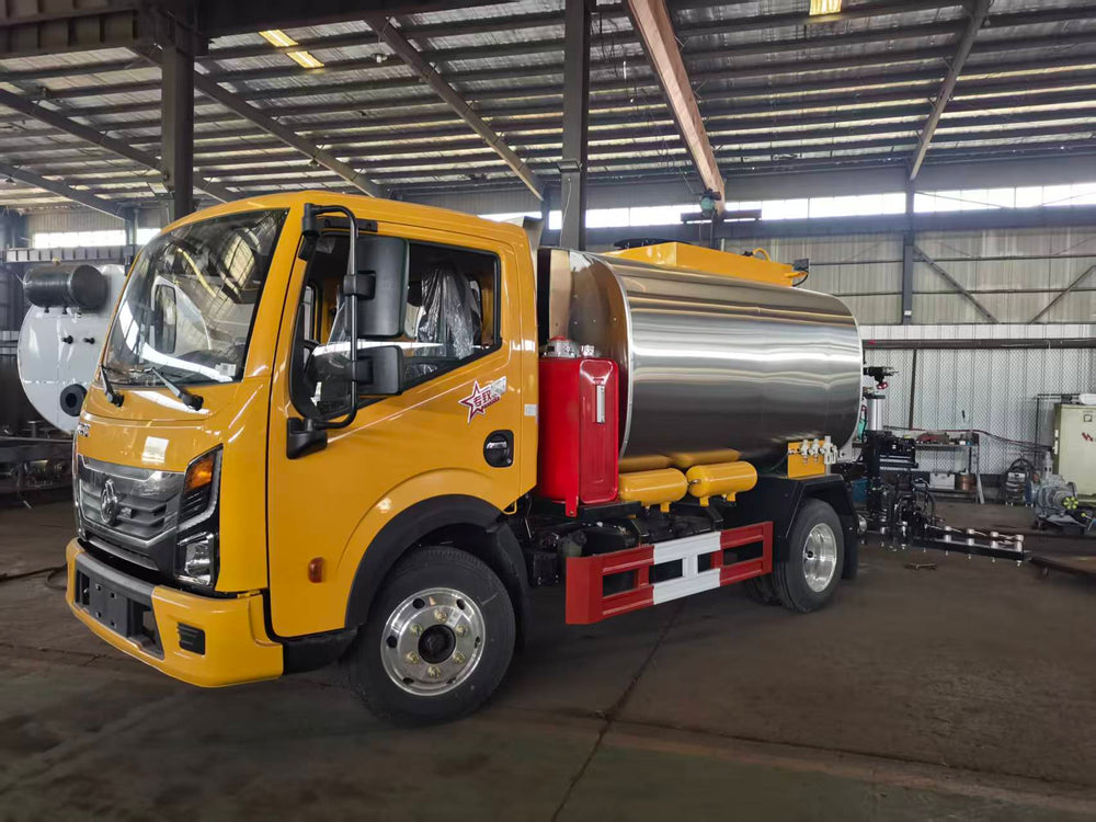 DongFeng 5T Asphalt Distributor Truck For Sale