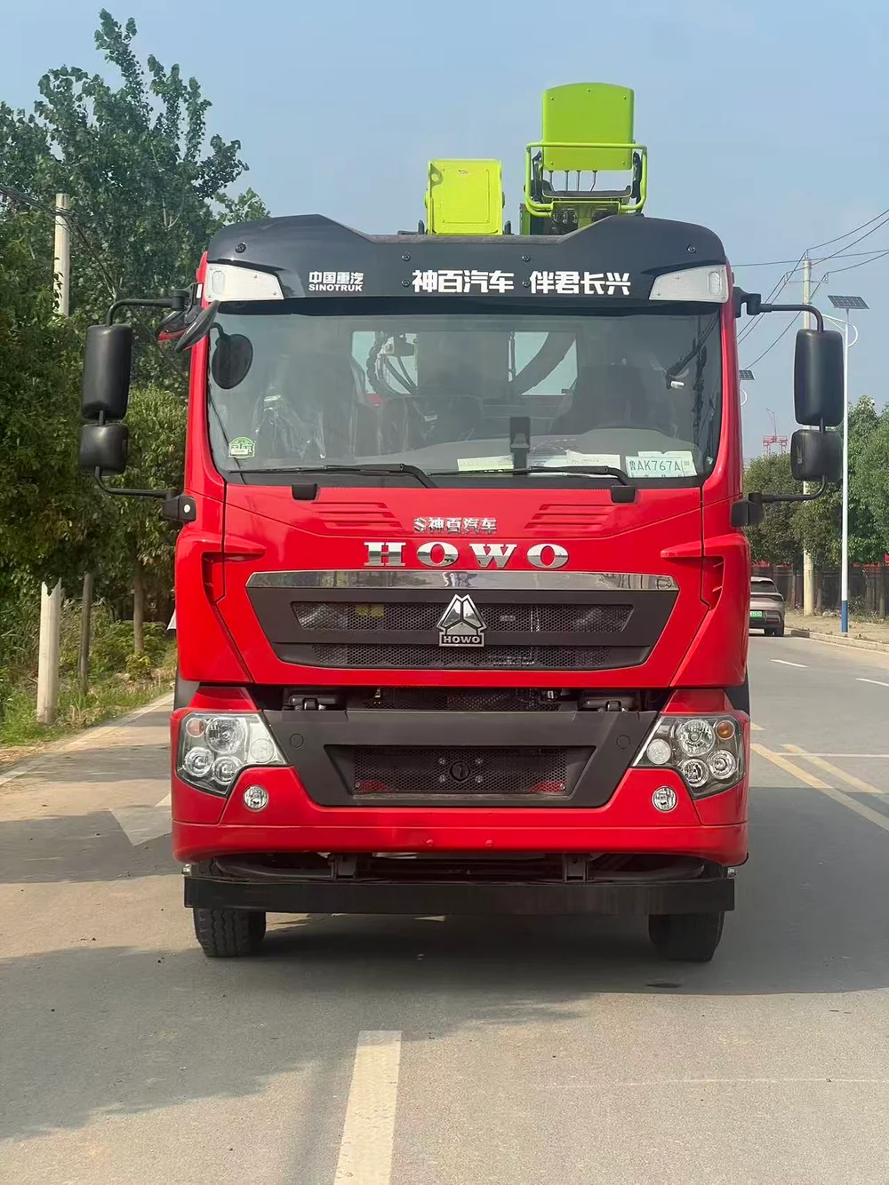 HOWO Single Axle 240HP + Zoomlion 10Ton 5-Section Boom Crane