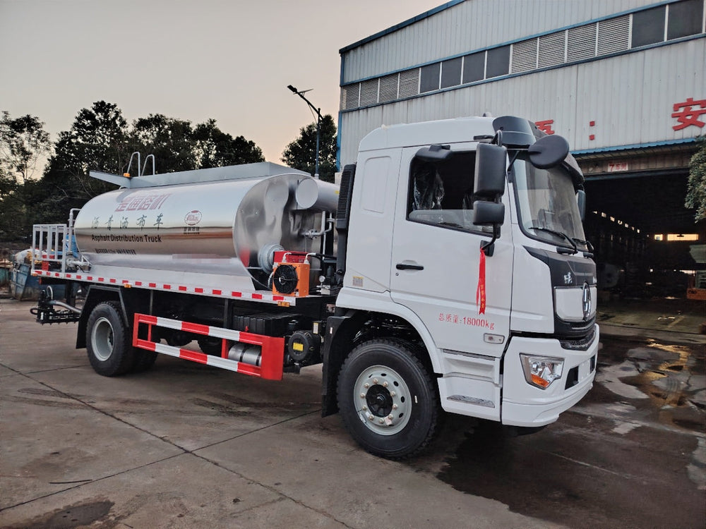 SHACMAN 9.5m³ 240HP Asphalt Distributor Truck For Sale
