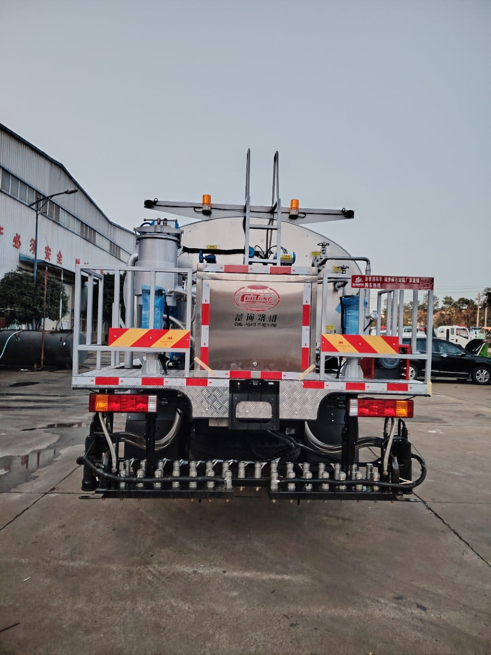 SHACMAN 9.5m³ 240HP Asphalt Distributor Truck For Sale
