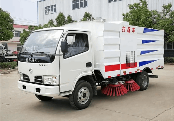 Dongfeng 4x2 Sweeper Sells Diesel-Powered Street Sweepers 4 Cubic Dumpster 2 Cubic Water Tank For Sale