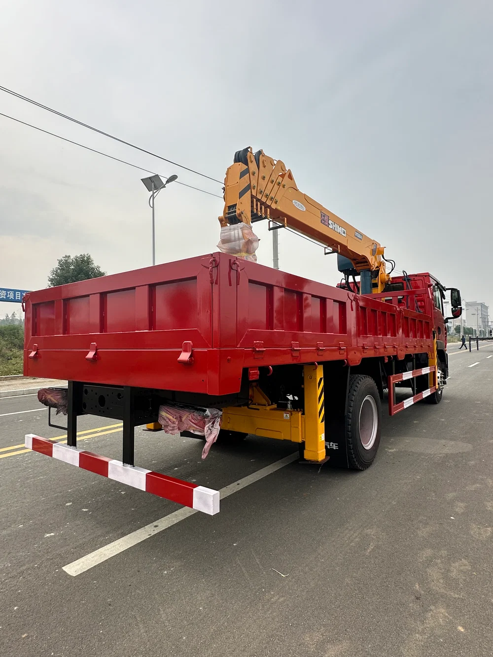 Howo 4×2 Shimei 8-ton 6-section Boom Truck Mounted Crane